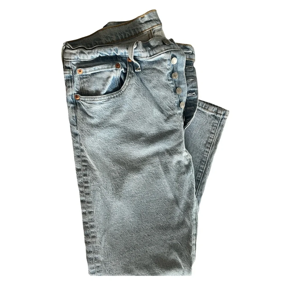 Levi's 501 Jeans Light Wash Straight Leg Denim Button Fly Cotton Size 31